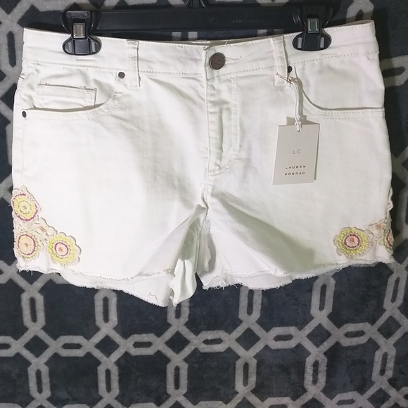 LC Lauren Conrad Pants - Lauren Conrad White Crochet Applique Shorts Boho